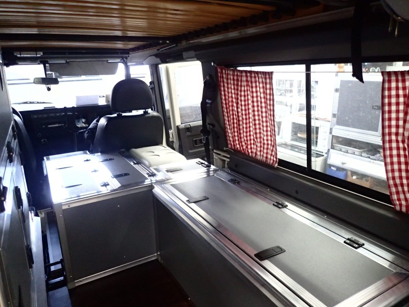 Land Rover Defender 110 Innenausbau Kühlschrank
